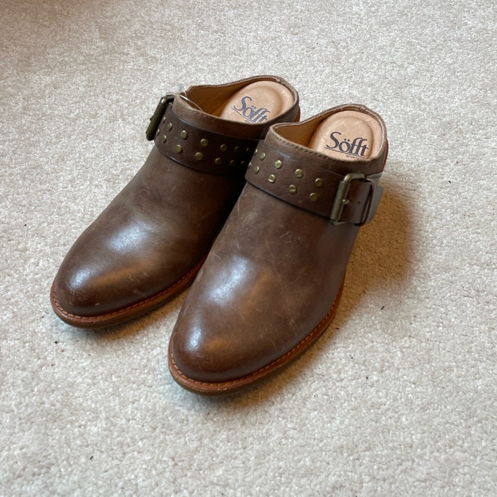 NWT Sofft western style mule.